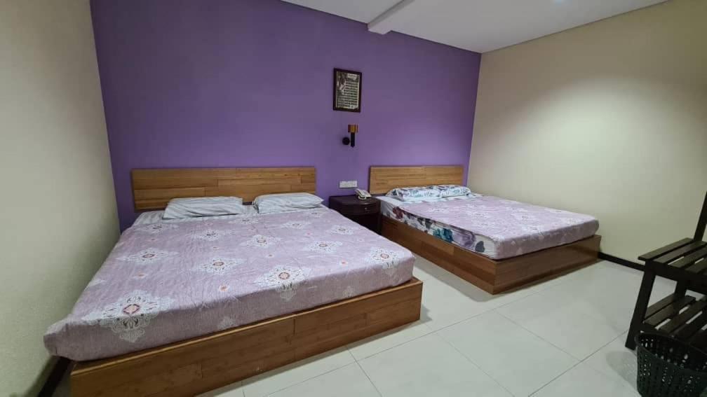 Oyo 90883 Pavilion Inn Hotel Lumut Luaran gambar
