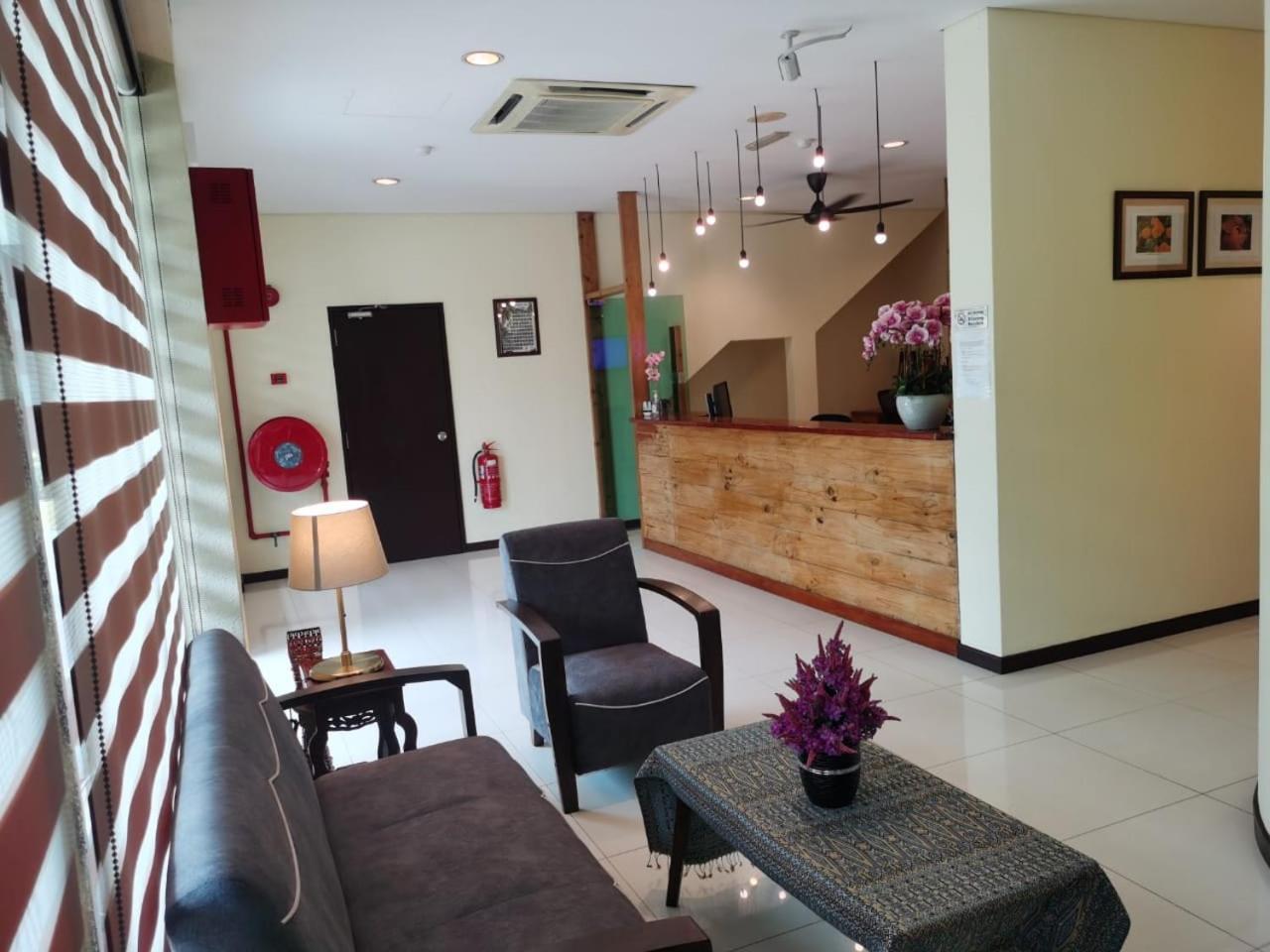 Oyo 90883 Pavilion Inn Hotel Lumut Luaran gambar