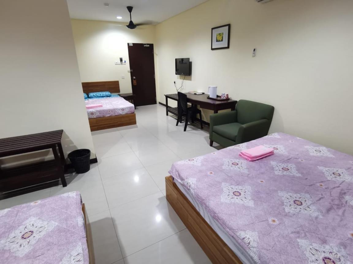 Oyo 90883 Pavilion Inn Hotel Lumut Luaran gambar
