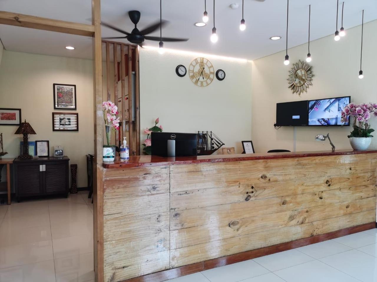Oyo 90883 Pavilion Inn Hotel Lumut Luaran gambar